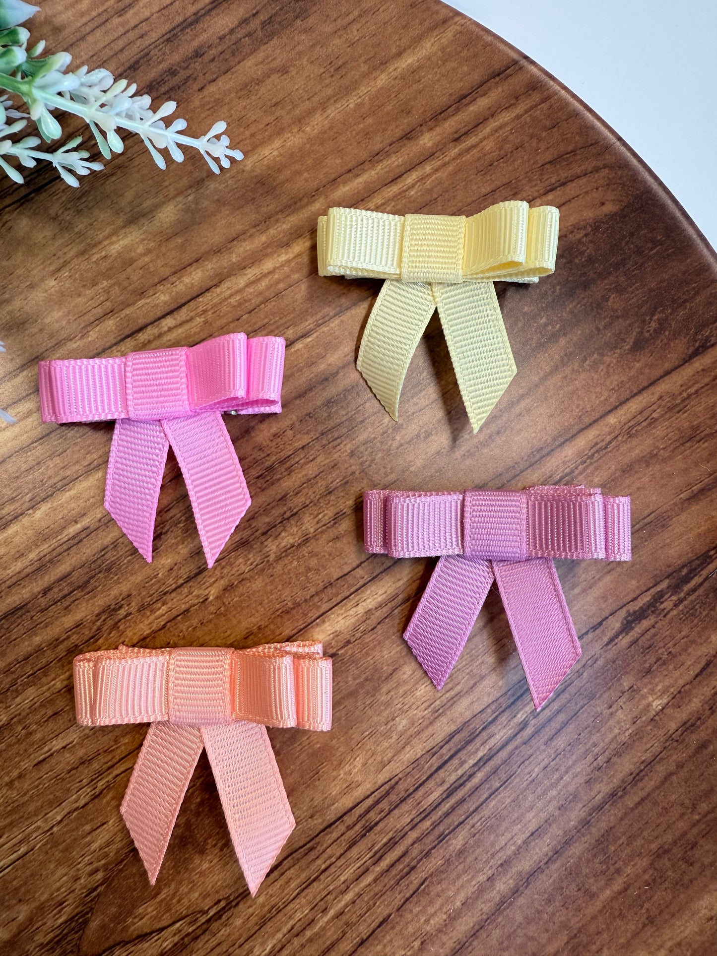 Mini Classic Petite Bow